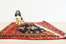 Handgeknoopt Oosters kleedje rood/blauw. Uniek vintage tapijt