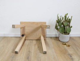 Massief houten vintage tafeltje. Wabi Sabi / Brutalist plantentafeltje.