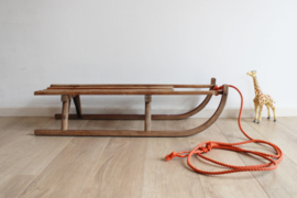 Houten vintage slee. Grote retro slede
