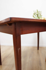 Vintage eettafel met uitschuifbaar blad. Houten Mid Century retro tafel.