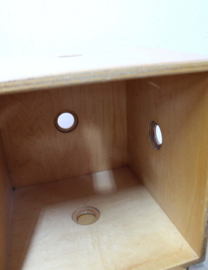 Twee houten vintage kubussen.  Set multifunctionele krukjes / kisten