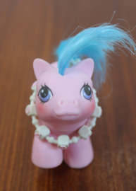 Baby Sniffles met ketting. Vintage My Little Pony - G1 - Hasbro. Retro MLP baby paardje