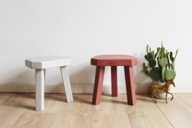 2 vintage plantentafeltjes. Set houten retro tafeltjes.
