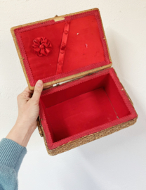 Rieten vintage mandje met bloemetjes. Boho rotan mand / naaikist