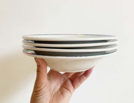 Set vintage borden, Kun - Lun - China . 4 diepe retro borden in Memphis stijl.