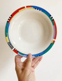 Set vintage borden, Kun - Lun - China . 4 diepe retro borden in Memphis stijl.