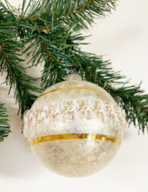 Zilveren glazen vintage kerstbal met gouden randje