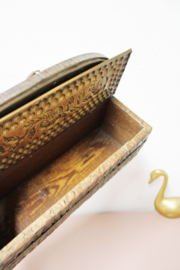 Antiek koperen bakje met Hollands tafereel. Handgemaakt vintage kaarsendoos met deksel