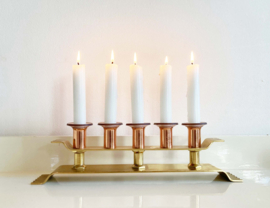 Goudkleurige vintage kandelaar voor 5 kaarsen.
