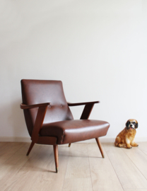 Bruine vintage fauteuil. Retro Mid Century design stoel