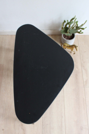 Houten vintage bijzettafel - Gelderland. Zwart retro design tafeltje