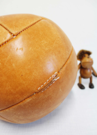 Lederen vintage medicijnbal. Grote zware retro bal van leer