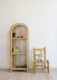 Klein vintage rotan kastje. Rieten Boho kast voor op de kinderkamer