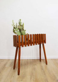 Houten vintage plantenbak. Mid-Century retro bloembak