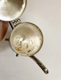 Sierlijke verzilverde (?) theepot. Vintage kannetje met deksel