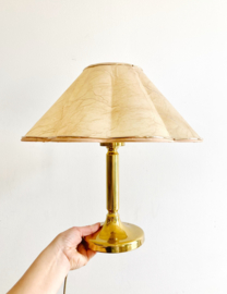 Vintage lamp op goudkleurige voet. Hollywood Regency stijl tafellamp