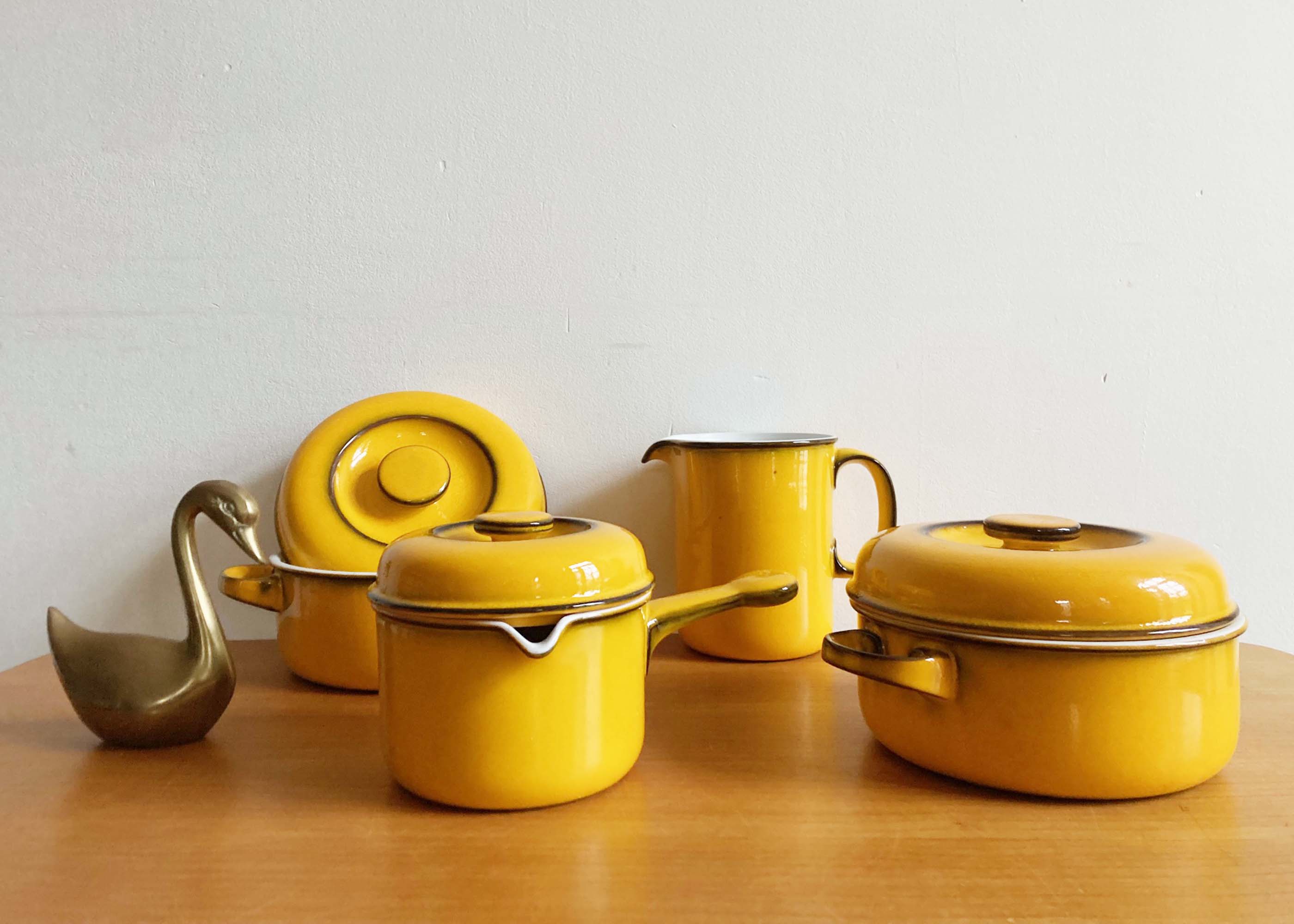 Oker geel vintage servies - Thomas Scandic. Retro schalen, karaf en schenkpan