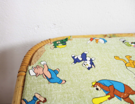 Vintage tafeltje op zwarte poten met Disney blad. Retro kindertafel, Rohe?