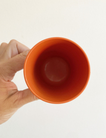 Vrolijke set van 8 retro tupperware bekers. Vintage campingservies - drinkbekers