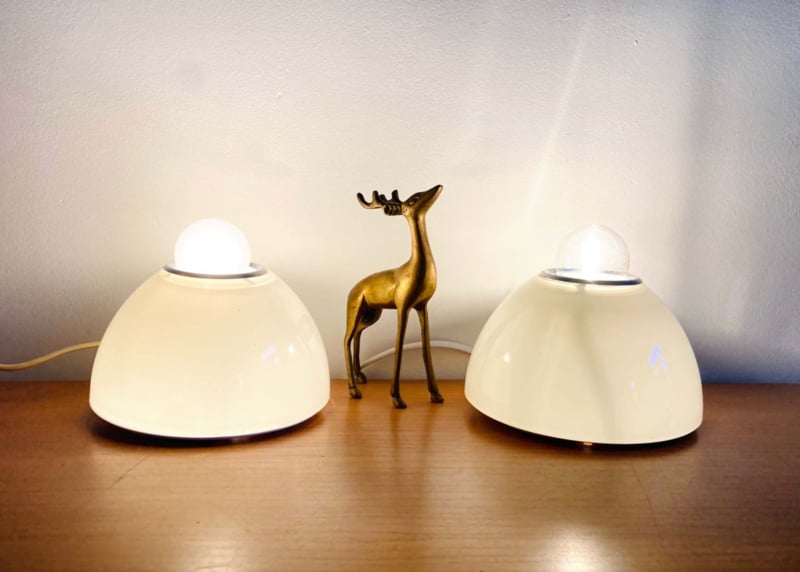 Dor Mok Staat Set glazen vintage lampjes, Tilos - Artemide. 2 witte retro design lampen |  *-Sold-* | Flat Sheep
