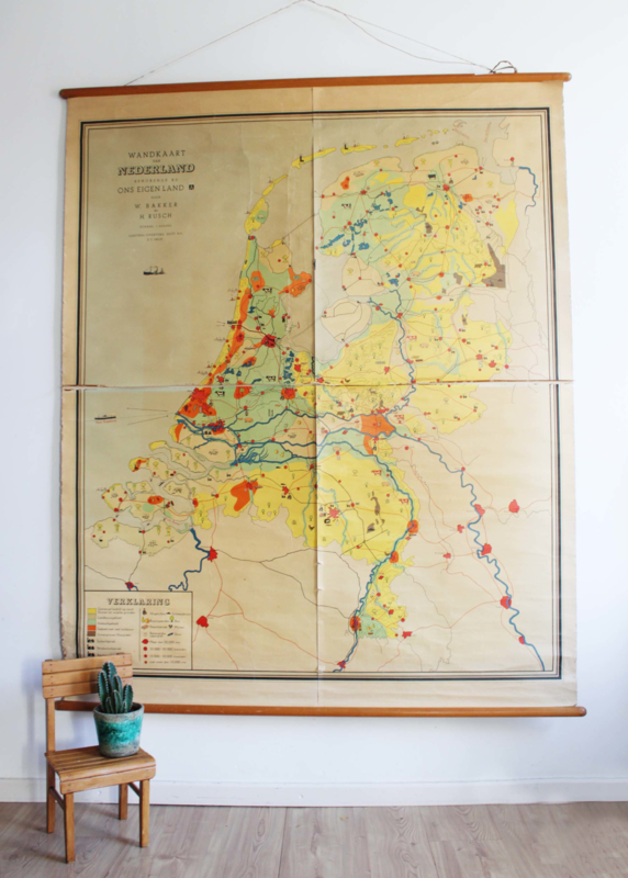 vintage schoolkaart van Nederland. Oude wandkaart, Holland | Schoolplaten | Flat
