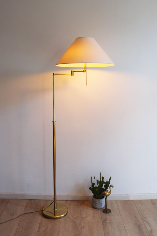 Vintage vloerlamp van Holtkötter. Goudkleurige lamp, Hollywood Regency stijl