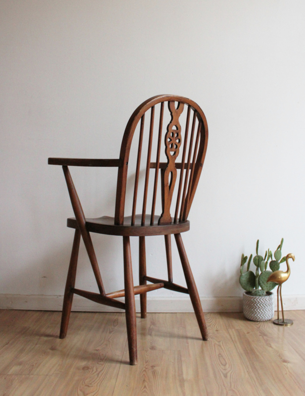 Detective Dierentuin knijpen Antieke houten Windsor stoel. Vintage spijlenstoel met armleuningen |  *-Sold-* | Flat Sheep