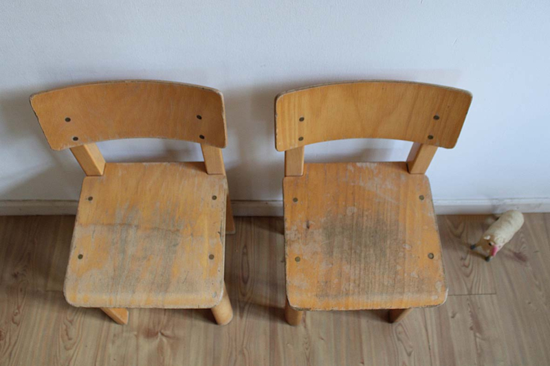 Set houten vintage schoolstoeltjes. Retro peuter / kleuter stoel | Kids  Corner | Flat Sheep