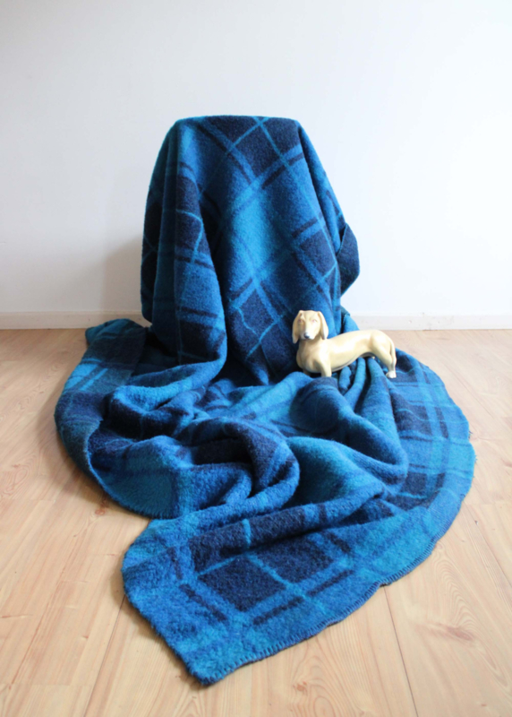 Blauwe XXL vintage deken met geblokt patroon. Wollen geruiten sprei -Van Wijk