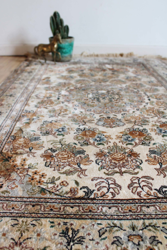 multifunctioneel hoog grond Schattig vintage tapijt met bloemen. Handgemaakt Oosters vloerkleed. |  Vloerkleden | Flat Sheep