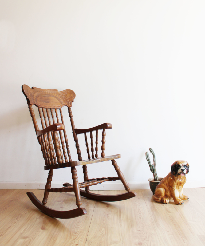 Houten vintage Antieke rocking chair houtsnijwerk. | | Sheep