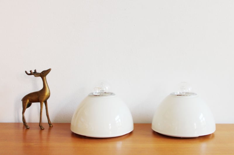 Dor Mok Staat Set glazen vintage lampjes, Tilos - Artemide. 2 witte retro design lampen |  *-Sold-* | Flat Sheep
