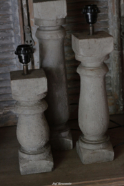 Baluster massief hout met cementfinish taupe