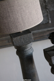 Baluster massief hout met cementfinish matzwart