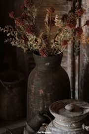 Bos zijdenbloemen en takken in roestkleur