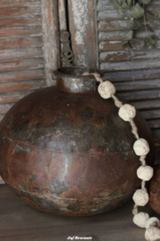 Oude Nepalese waterkruik