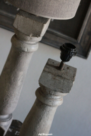 Baluster massief hout met cementfinish taupe