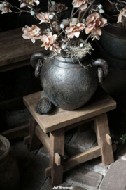 Houten krukje / vensterbankkruk