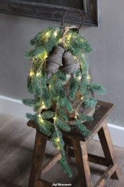 Dennen toef met verlichting