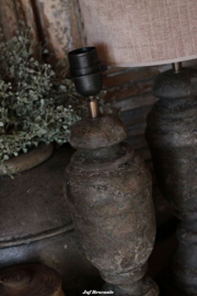 Robuuste baluster tafellamp 'cementlook sober'