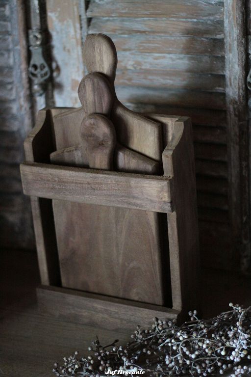 Houten broodplanken in handige houder
