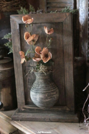 Lijst met dubbele kruik staand compleet met zijdebloemen / kruiklijst / paneel met kruik