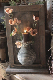 Lijst met dubbele kruik staand compleet met zijdebloemen / kruiklijst / paneel met kruik