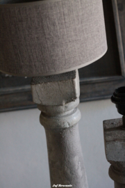 Baluster massief hout met cementfinish taupe