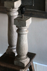 Baluster massief hout met cementfinish taupe
