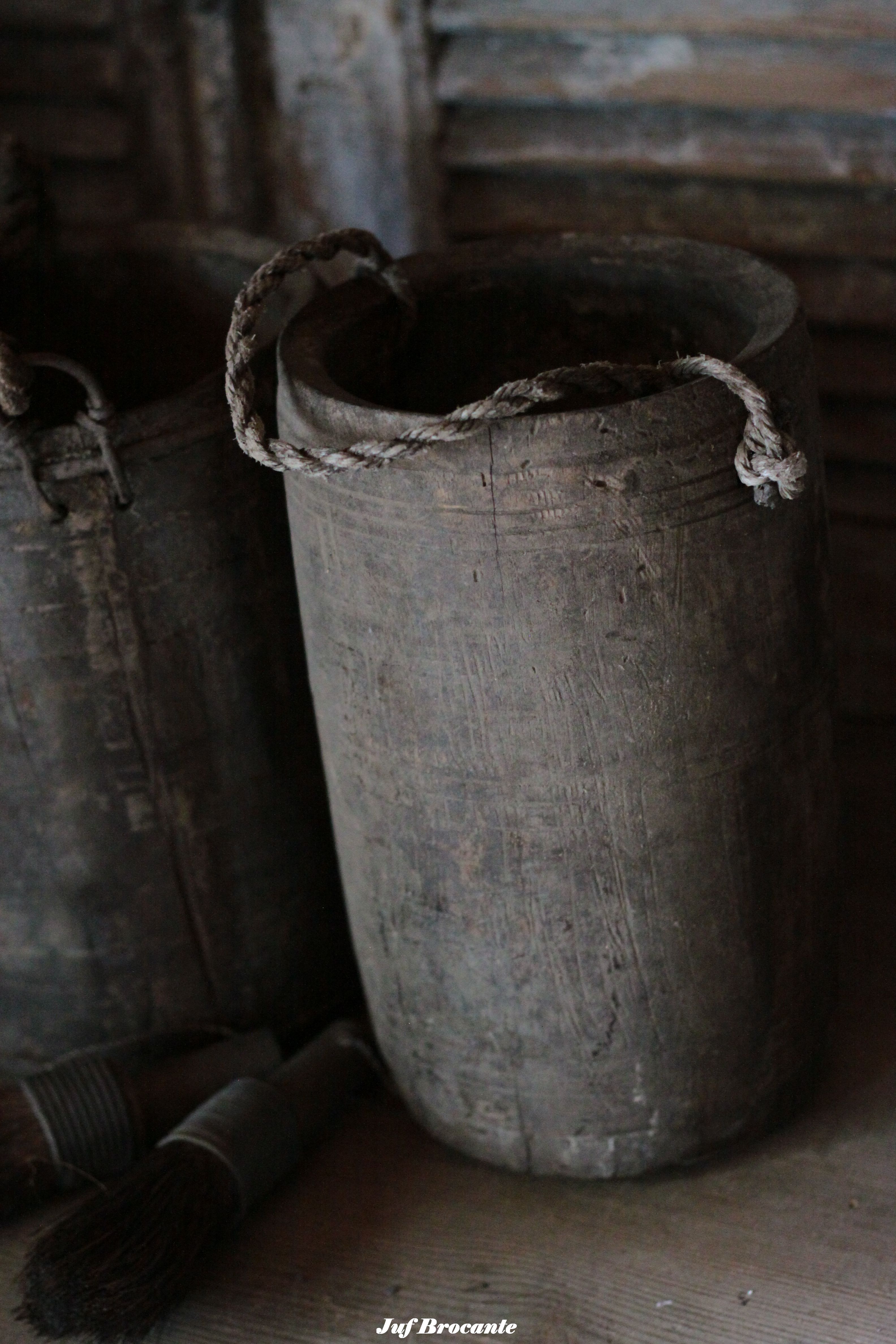 Nepalese emmer met hengsel nr. 3