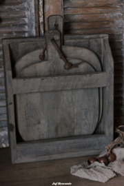 Houten broodplanken in houder driftwood