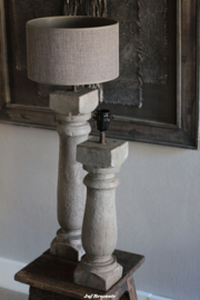 Baluster massief hout met cementfinish taupe