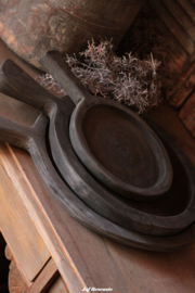 Sobere houten schaal met handvat driftwood middel