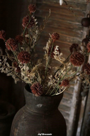 Bos zijdenbloemen en takken in roestkleur